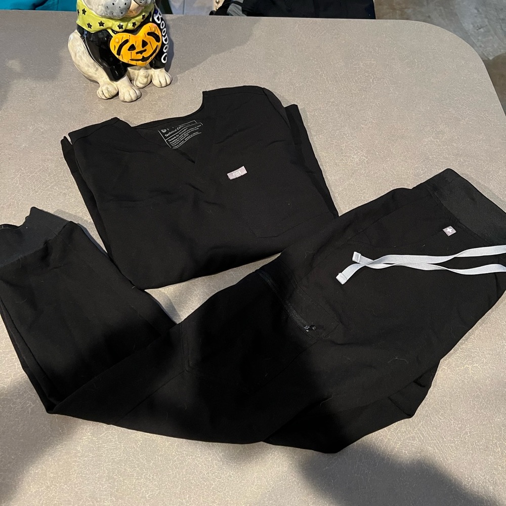 FIGS SET Black- Top and Bottoms